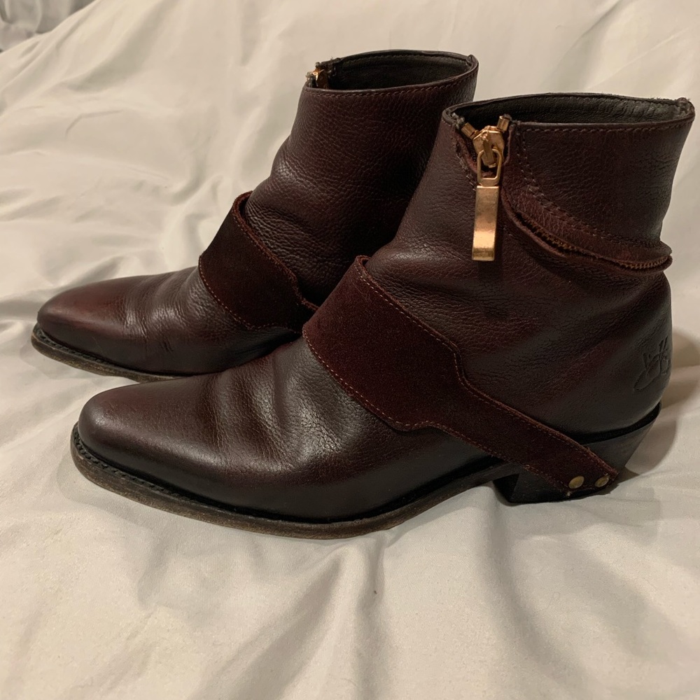 Fluevog Ruth Ankle Boots size 8 Bordeaux in colour